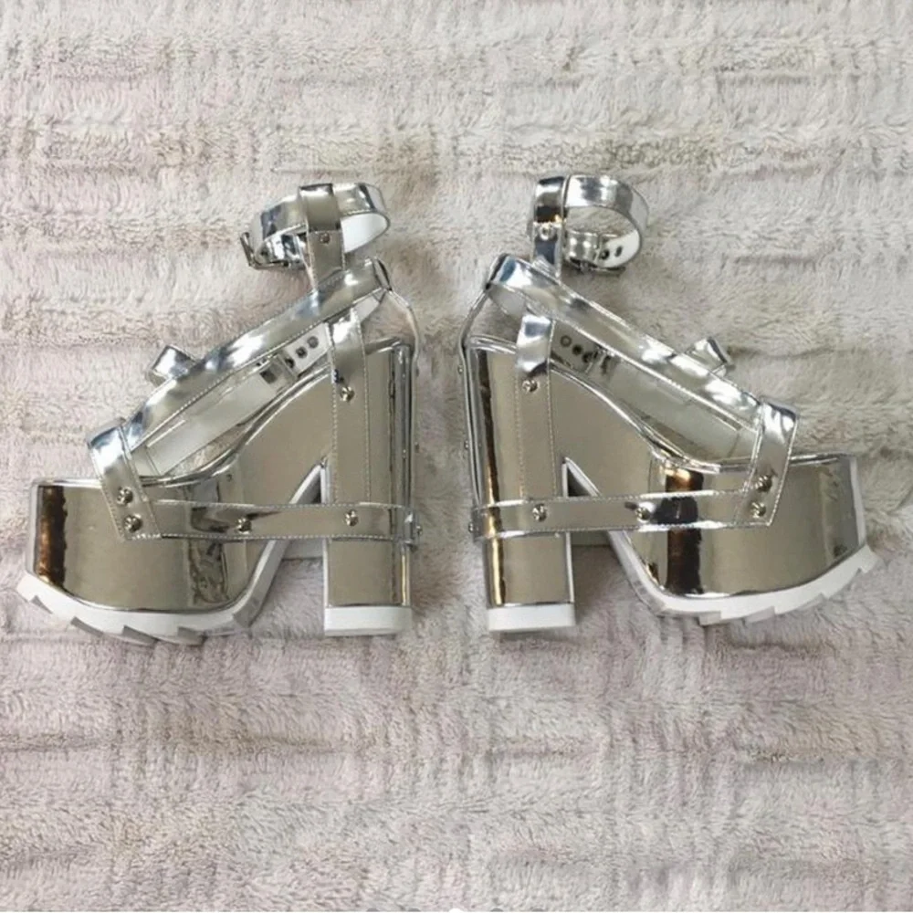 YRU Nightcall Heels Chrome - Picture 5 of 5